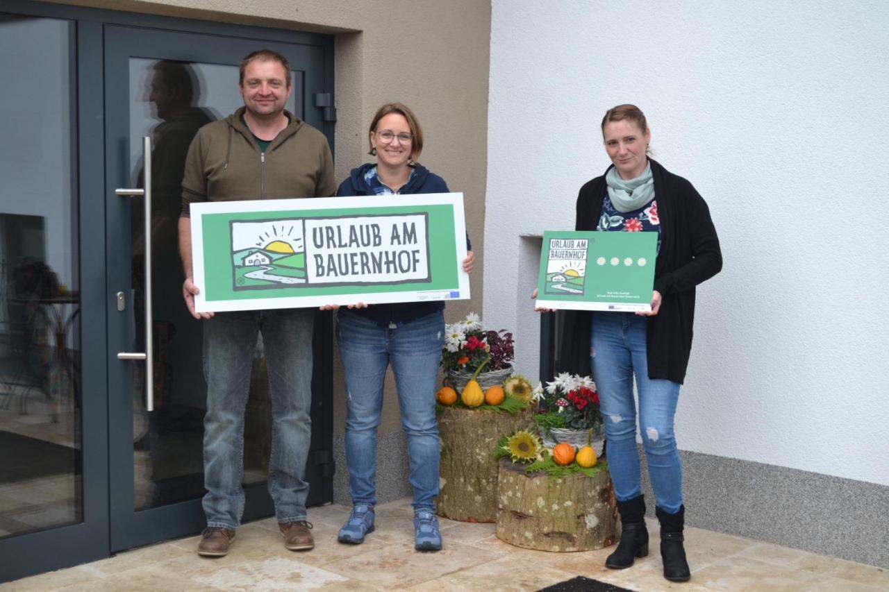 Biohof Auinger, Der Tiererlebnishof Apartment Aurach am Hongar Ngoại thất bức ảnh